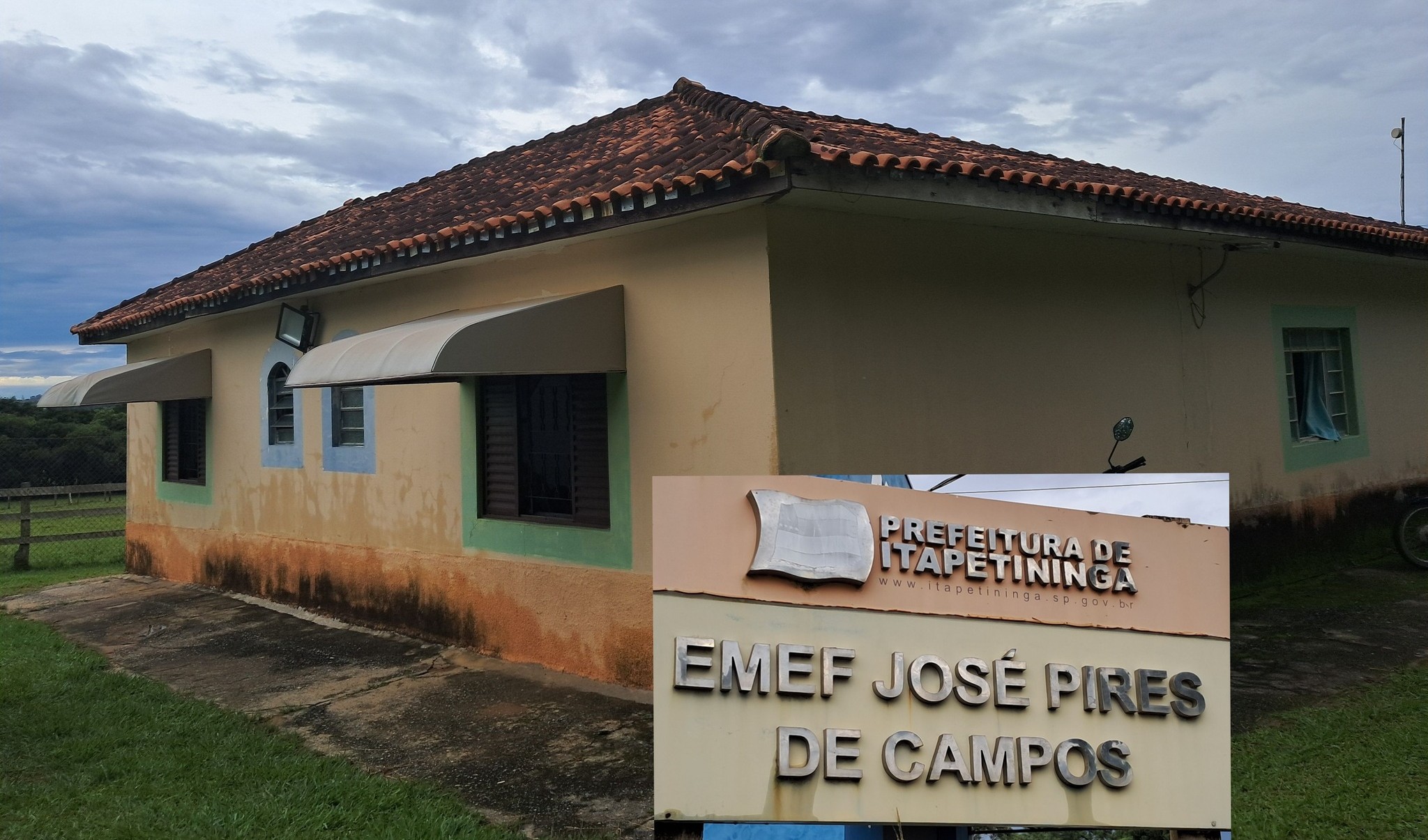 Salas são pequenas, abafadas, sem ventilação adequada e com rachaduras visíveis. Alunos de misturadas séries dividem as salas. Foto - Reprodução/Internet